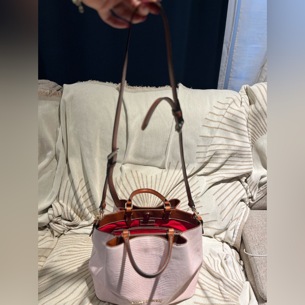 Dooney and Bourke Large Barlow bag and dust bag - Picture 3 of 16